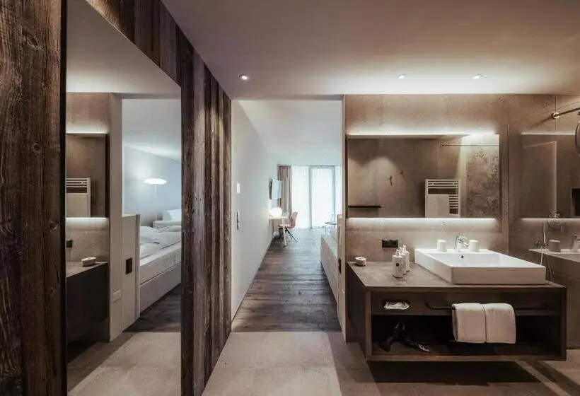 سوئیت جونیور با چشم‌انداز کوهستان, Panoramahotel Am Sonnenhang