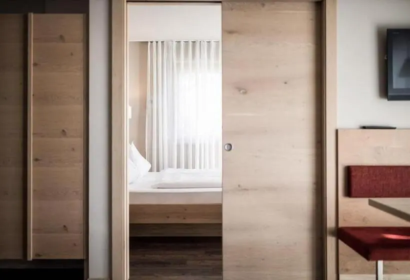 سوییت لوکس, Panoramahotel Am Sonnenhang