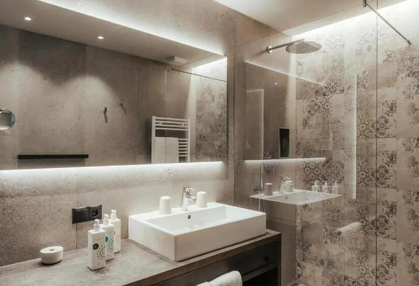 سوییت جونیور, Panoramahotel Am Sonnenhang