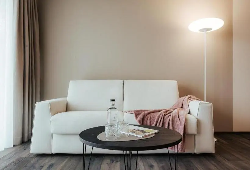 سوییت جونیور, Panoramahotel Am Sonnenhang