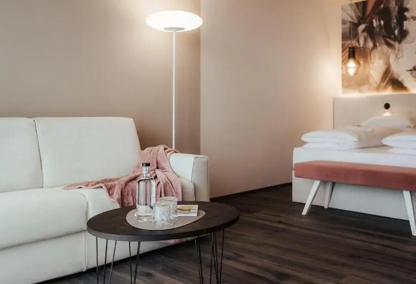 سوییت جونیور, Panoramahotel Am Sonnenhang