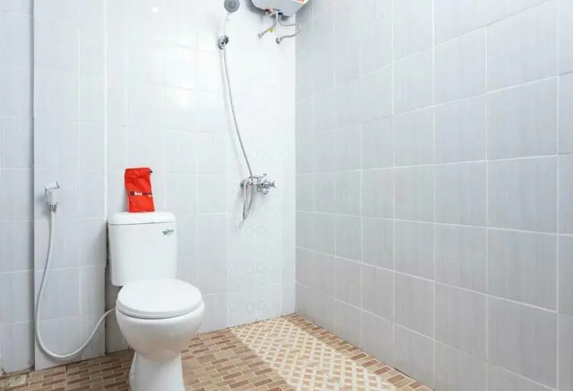 ルームシェアのワンベッド, Reddoorz Hostel @ Malang City Center 2