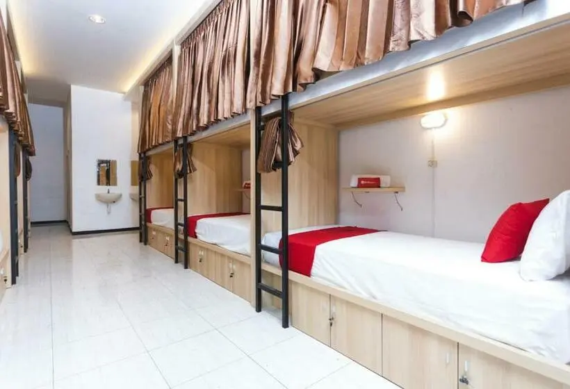 ルームシェアのワンベッド, Reddoorz Hostel @ Malang City Center 2
