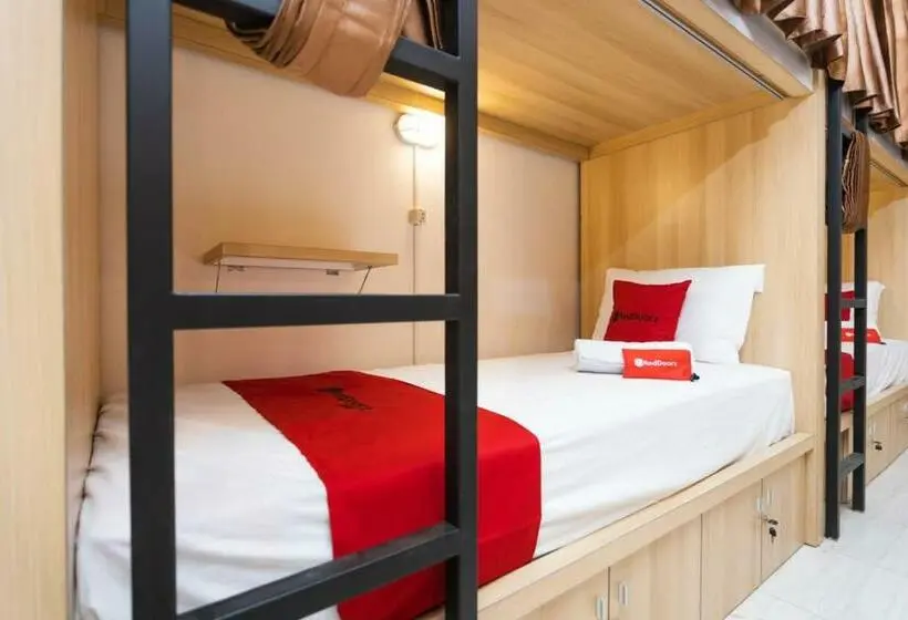 ルームシェアのワンベッド, Reddoorz Hostel @ Malang City Center 2