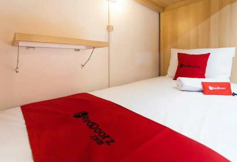 ルームシェアのワンベッド, Reddoorz Hostel @ Malang City Center 2
