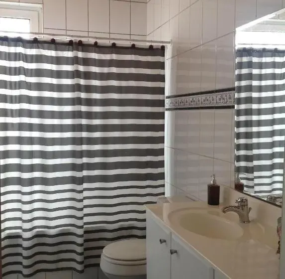 اتاق سه نفره دلوکس با چشمانداز دریا, Hostal Lala Porteña Vista Al Mar, Baño Privado Y Desayuno