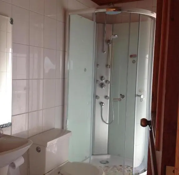 اتاق لوکس با بالکن و چشمانداز دریا, Hostal Lala Porteña Vista Al Mar, Baño Privado Y Desayuno