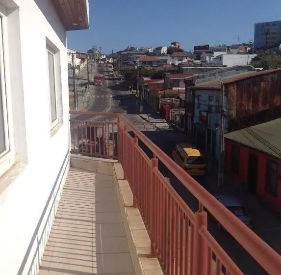 اتاق لوکس با بالکن و چشمانداز دریا, Hostal Lala Porteña Vista Al Mar, Baño Privado Y Desayuno