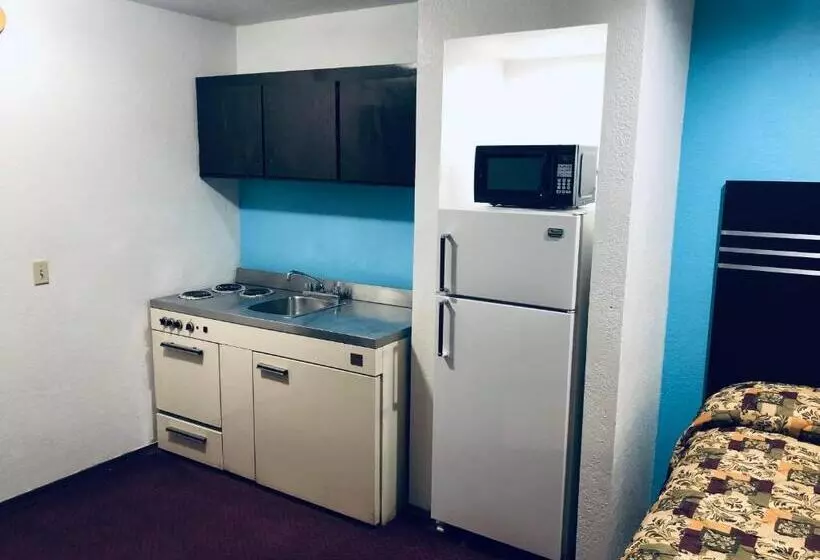 キングサイドベッドのスタンダードワンルーム, Meridian Inn Oklahoma City Airport
