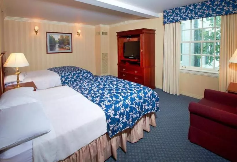 سوییت جونیور, Nittany Lion Inn