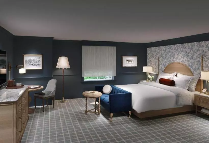 سوئیت با تخت بزرگ, Nittany Lion Inn