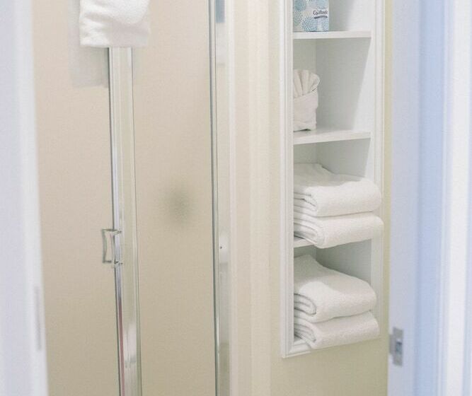 غرفه قياسيه سريرين مزدوجين, Outlook Inn