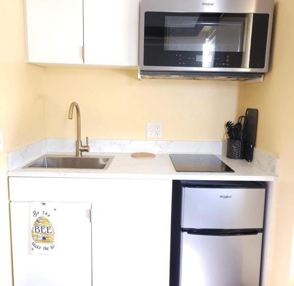 جناح ديلوكس, Phillips