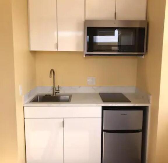 جناح ديلوكس, Phillips