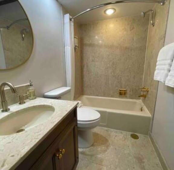 جناح ديلوكس, Phillips