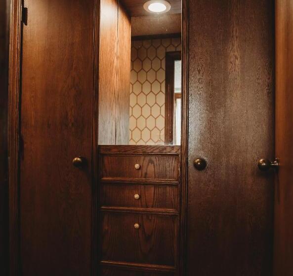 إستوديو ديلوكس, Phillips