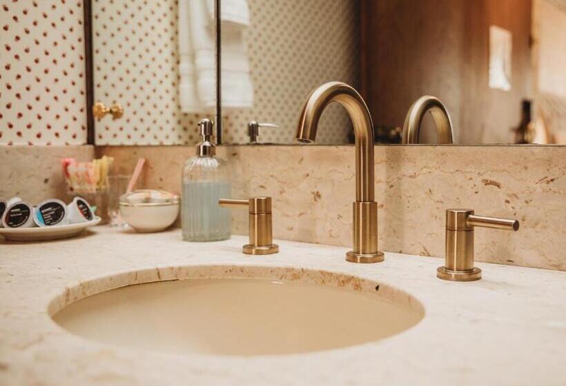 إستوديو ديلوكس, Phillips