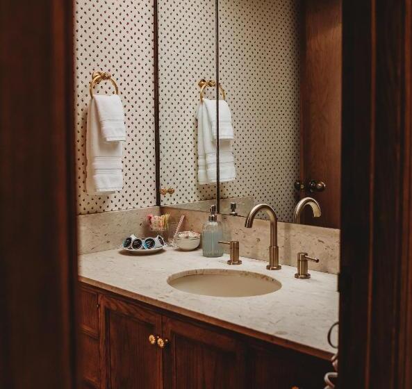 إستوديو ديلوكس, Phillips