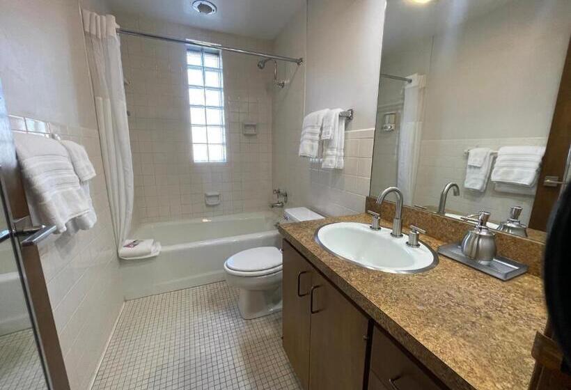 شقة غرفة واحدة, Phillips