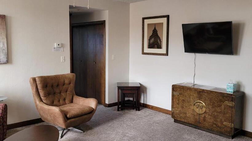 شقة غرفة واحدة, Phillips