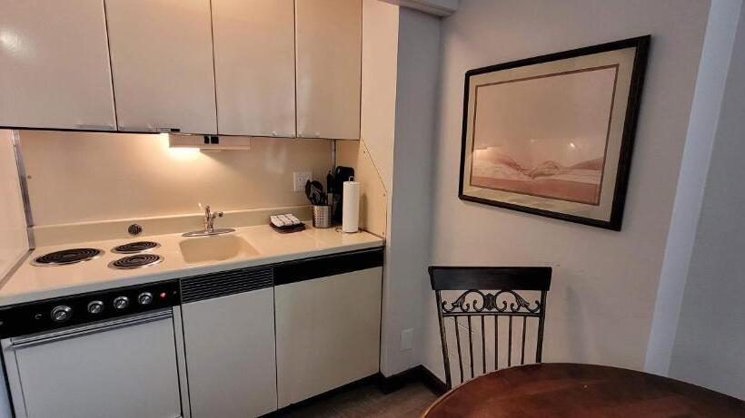 شقة غرفة واحدة, Phillips