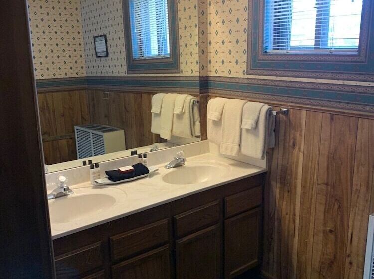 スタンダードルーム, Ponderosa Lodge