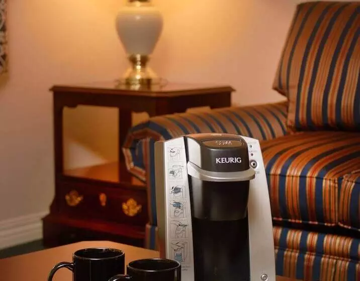 اتاق لوکس, Nittany Lion Inn