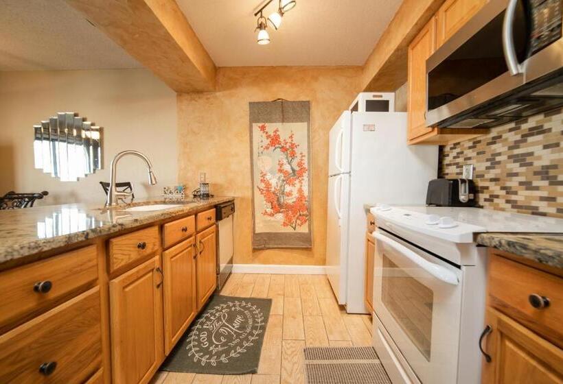 شقة غرفة واحدة, Pointe Royale Golf Resort