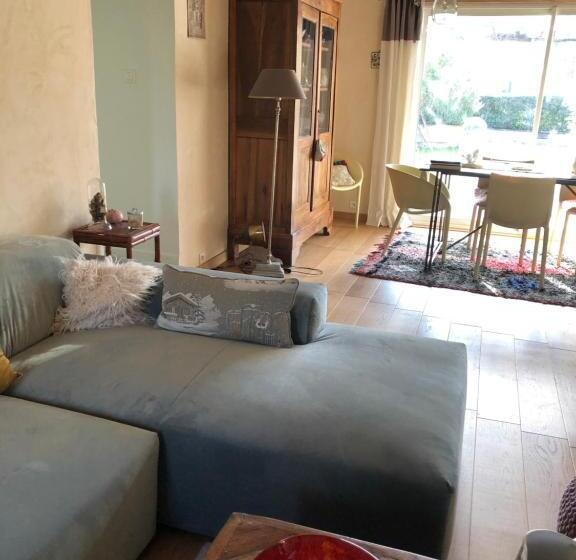 اتاق استاندارد با تخت بزرگ, La Maison Bleue