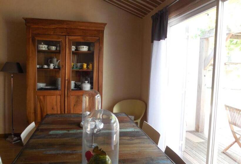 اتاق استاندارد با تخت بزرگ, La Maison Bleue