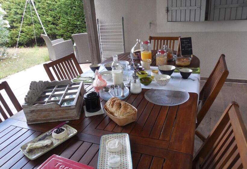 اتاق استاندارد با تخت بزرگ, La Maison Bleue