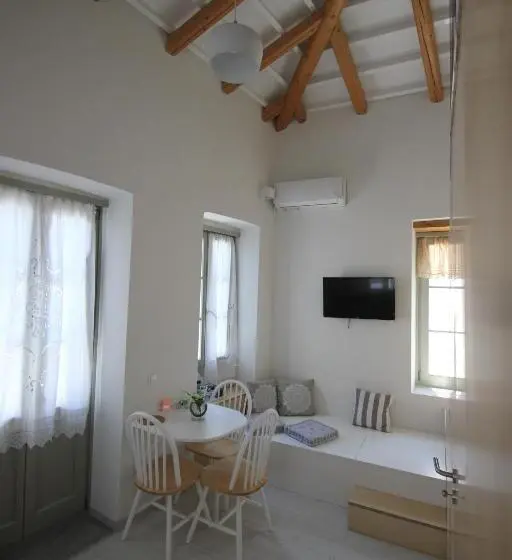 سوییت جونیور با بالکن, L Anima Boutique Suites