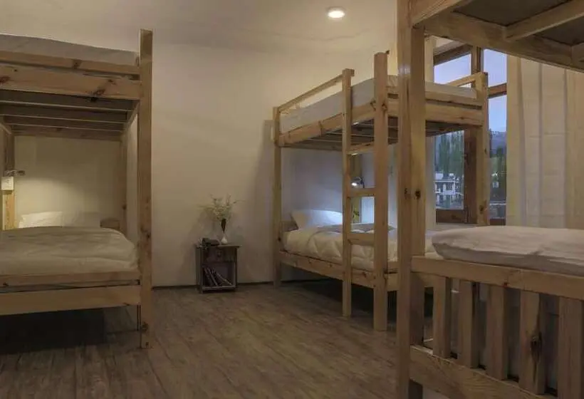 ルームシェアのワンベッド, Ree Hostel