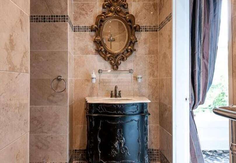 غرفة قياسية, Alfreton Hall