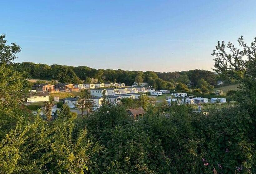 침실 3개 주택, Calloose Holiday Park