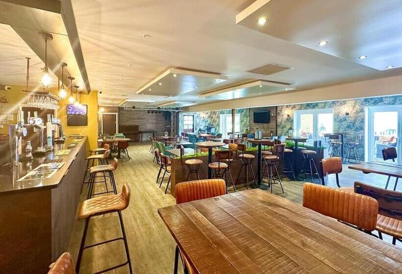 침실 3개 주택, Calloose Holiday Park