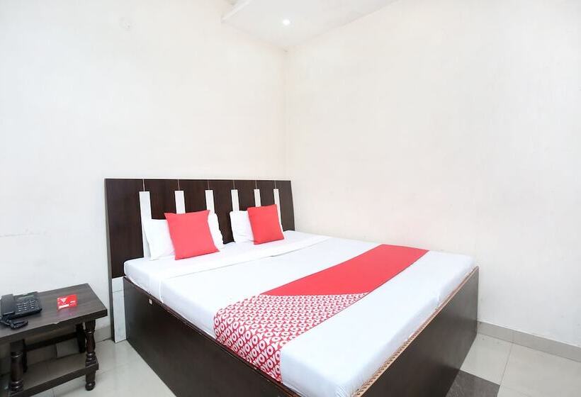 Quarto Deluxe, Shree Hari Castle