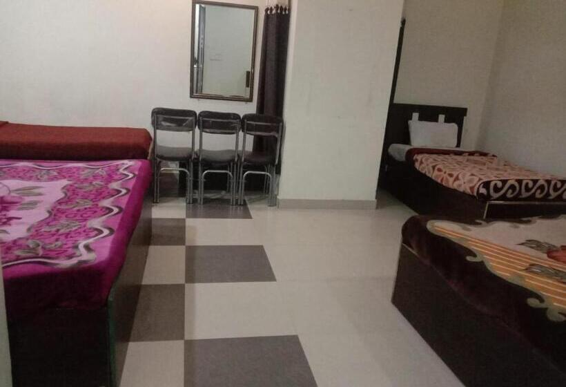 Quarto Familiar, Shree Hari Castle