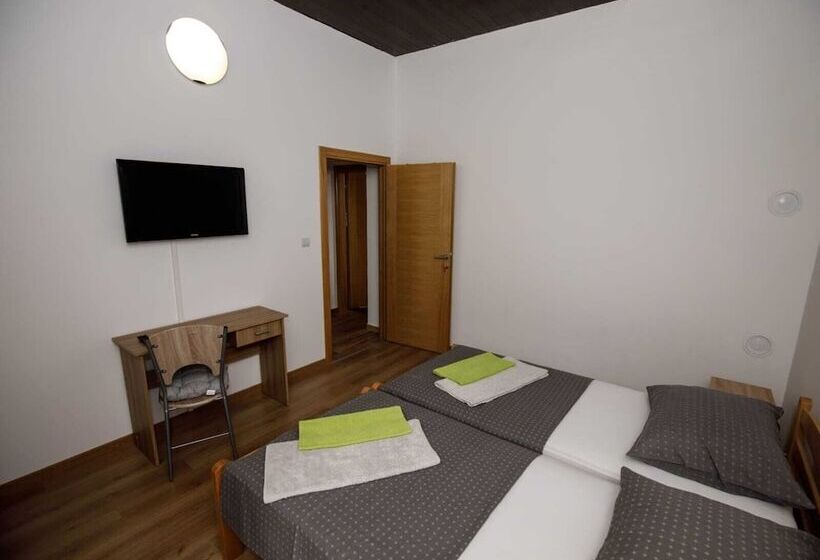 غرفة قياسية, Prenoćište Kastel