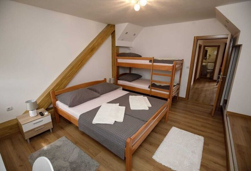 غرفة قياسية مطلة على الجبل, Prenoćište Kastel