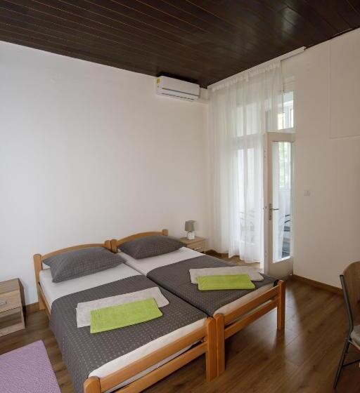 غرفة قياسية, Prenoćište Kastel