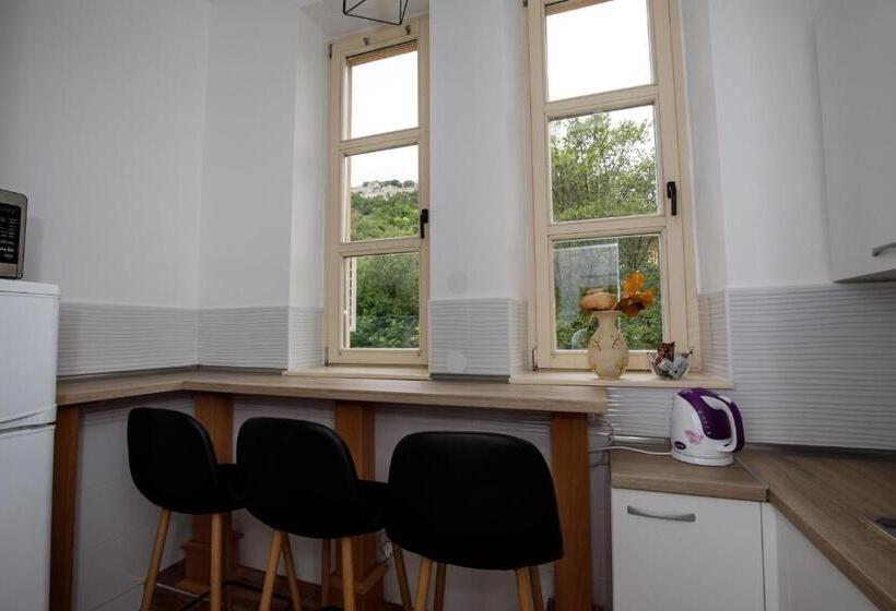 غرفة قياسية, Prenoćište Kastel