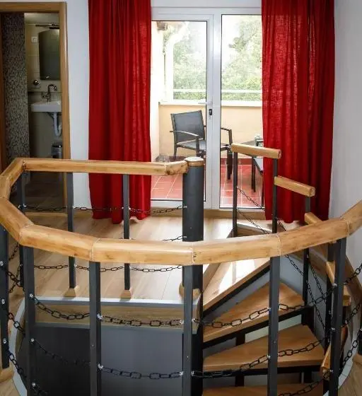 マウンテンビュースタンダードルーム, Prenoćište Kastel