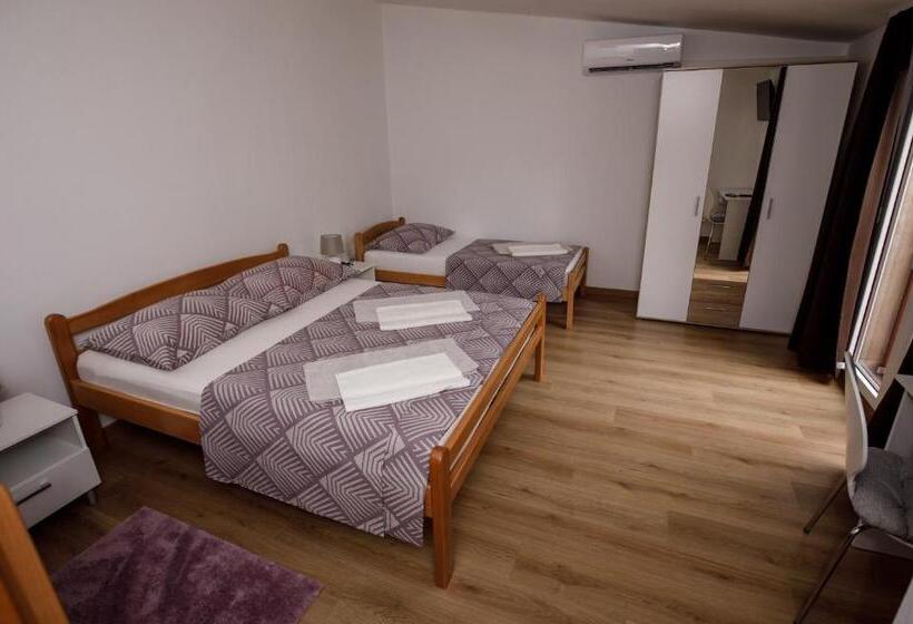 غرفة عائلية, Prenoćište Kastel