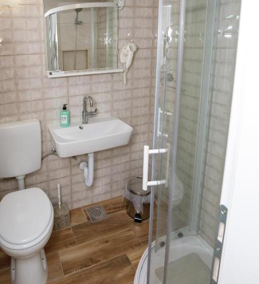 غرفة عائلية, Prenoćište Kastel