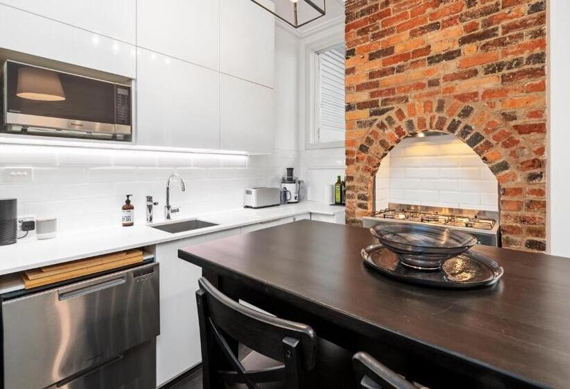 חדר דלוקס, Work Sleep Live Melbourne