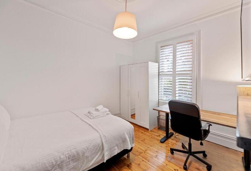 חדר דלוקס, Work Sleep Live Melbourne