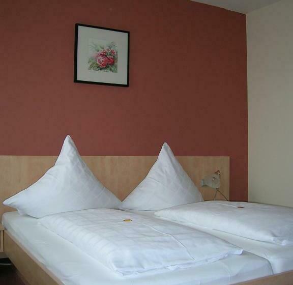 标准间, Heike Garni