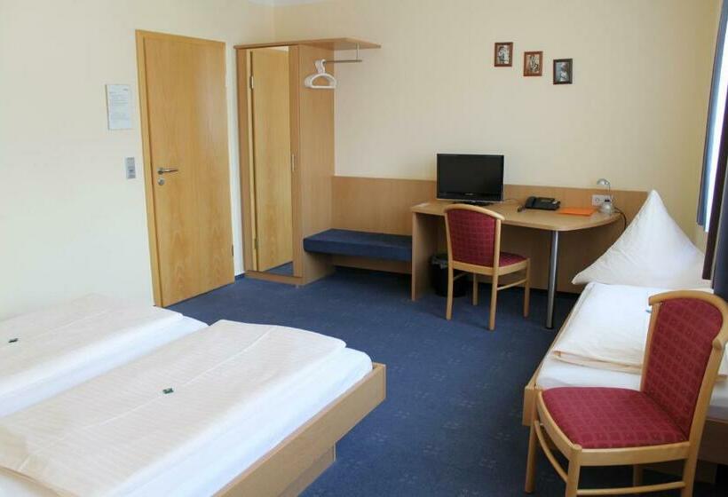 标准三人间, Heike Garni