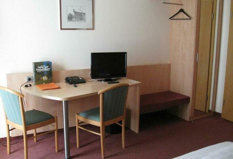 四人标准间, Heike Garni